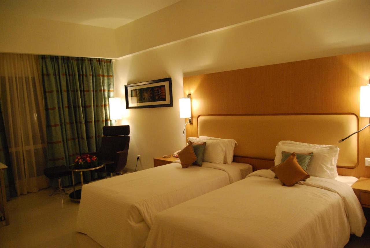 Royal Park Kakinada Hotel Exterior foto