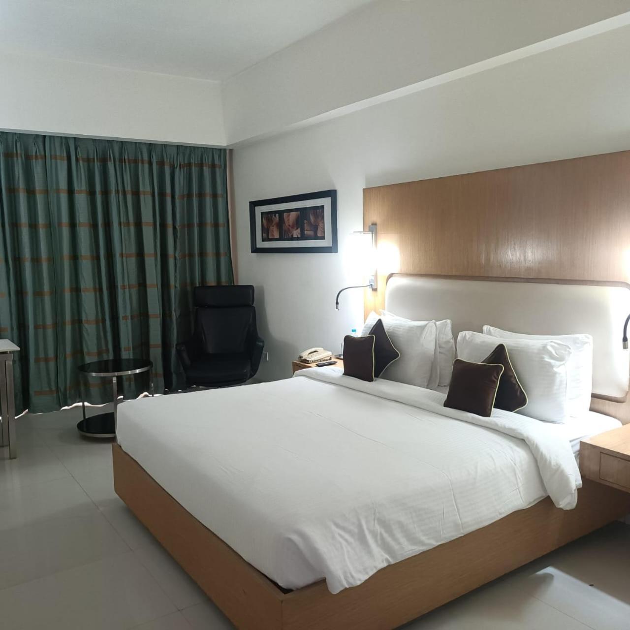 Royal Park Kakinada Hotel Exterior foto