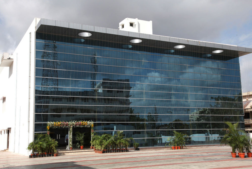 Royal Park Kakinada Hotel Exterior foto