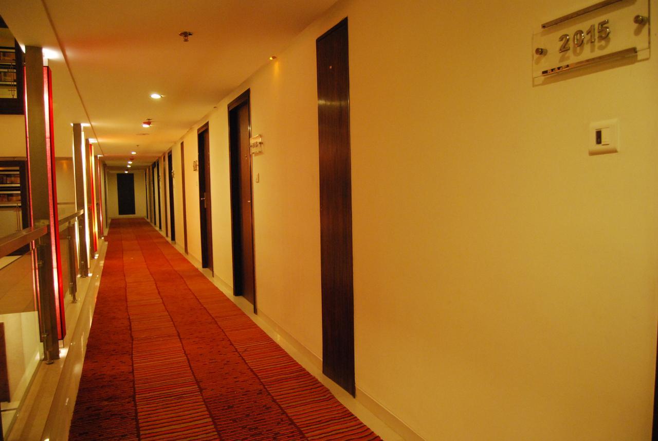 Royal Park Kakinada Hotel Exterior foto